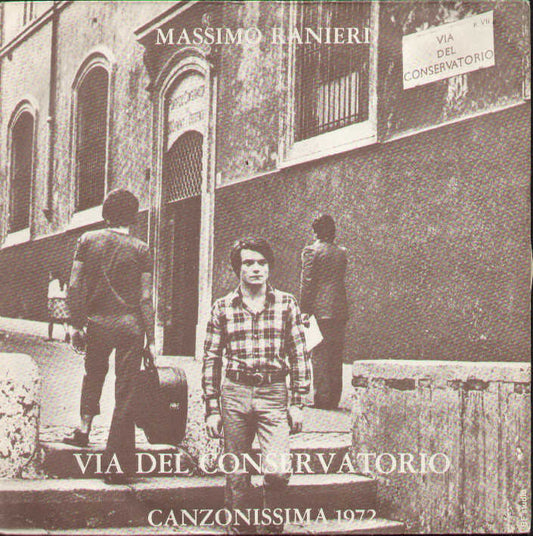 Via Del Conservatorio / Momento